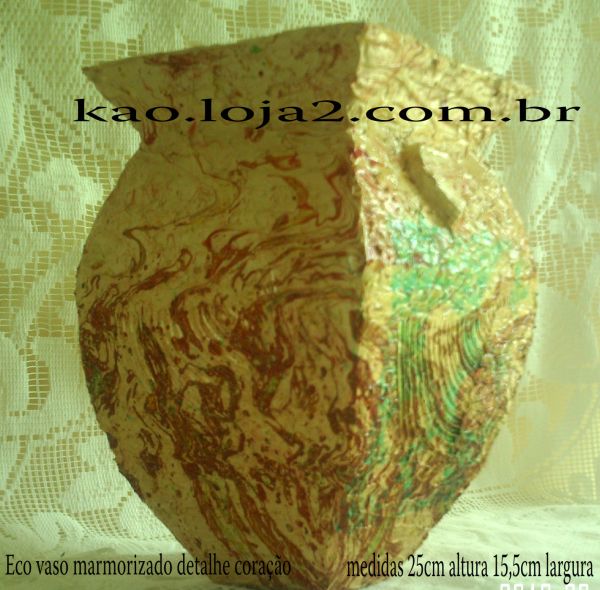 Eco vaso marmorizado com detalhe de coração